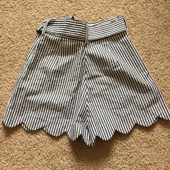 H&M Striped High Waisted Shorts - Picture 3 of 4